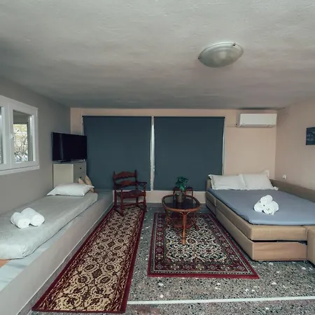 Lejlighed Eptalofos Loft *