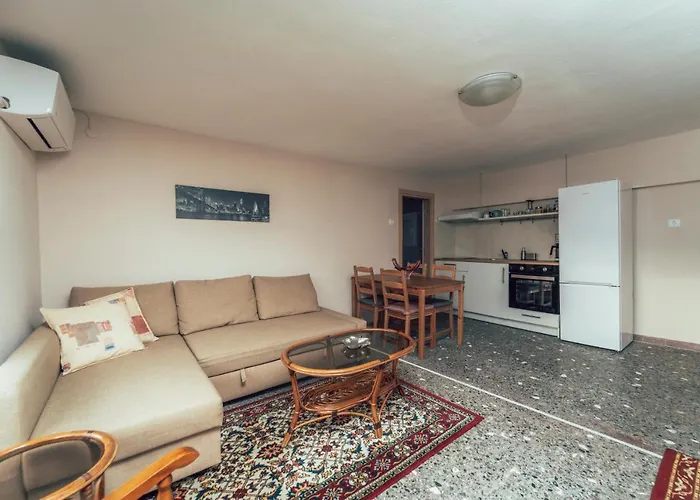 Eptalofos Loft Apartamento *